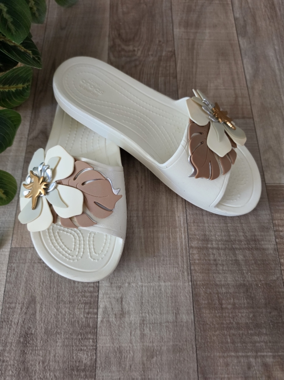 CROCS Sloane Botanical Floral Embelished Slide Sandals Women Size 9